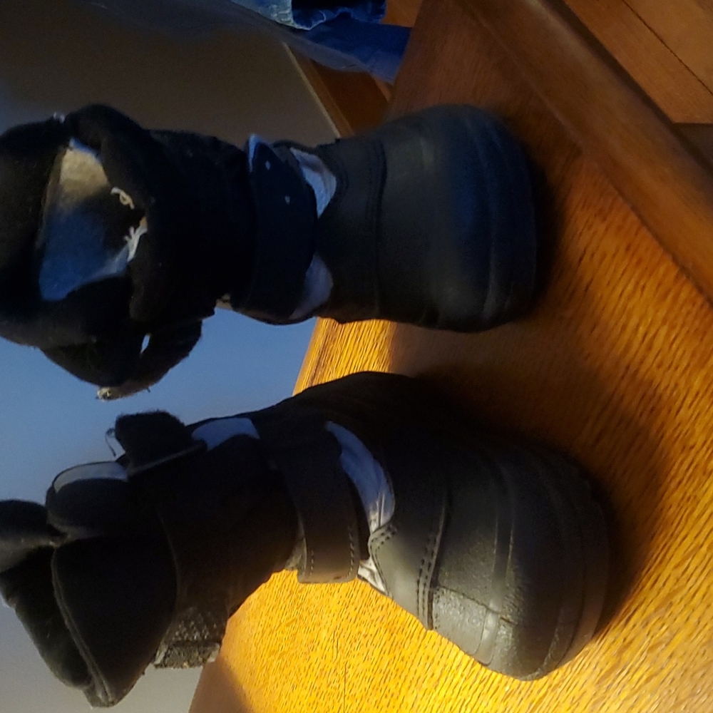 Airwalk Size 7 Winter Boots